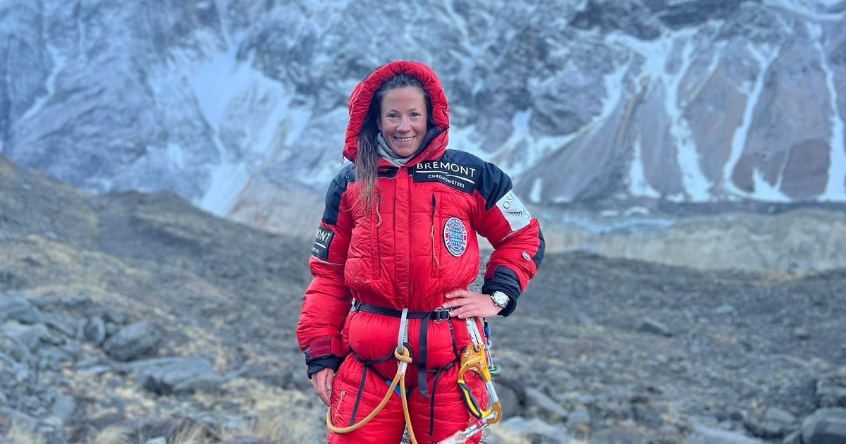 لتحطم رقما قياسيا ..  متسلقة تدافع عن نفسها بعد مرورها بجانب جثة مرشد جبلي