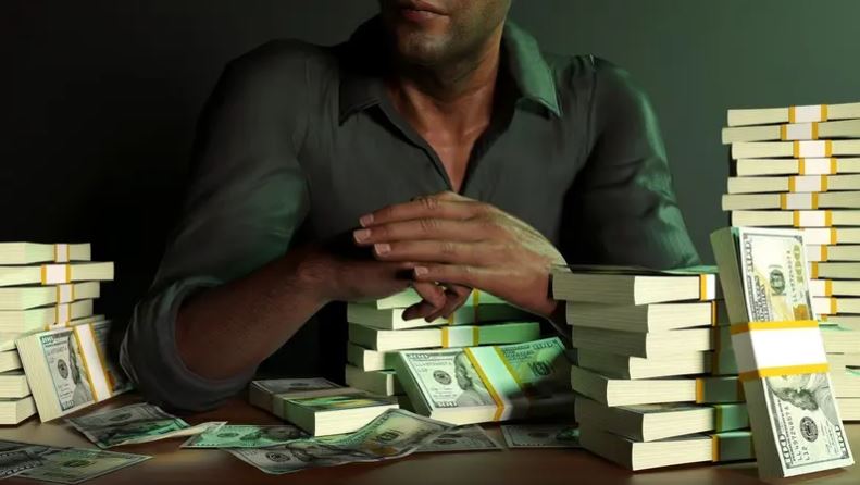 جمع المليارات من المصريين وفر ..  القبض على رجل أعمال شهير