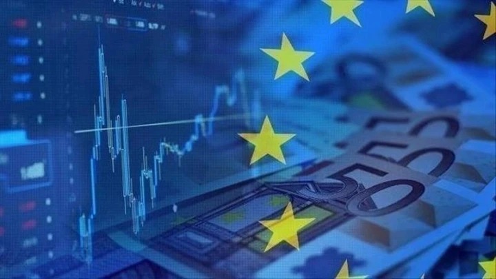 أسهم أوروبا تحقق مكاسب طفيفة