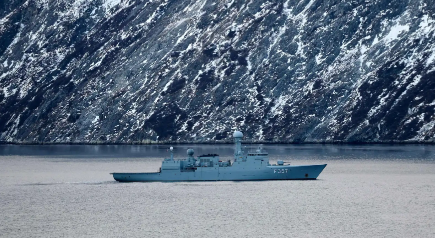 الدنمارك تحتجز سفينة ترفع العلم الإيراني 