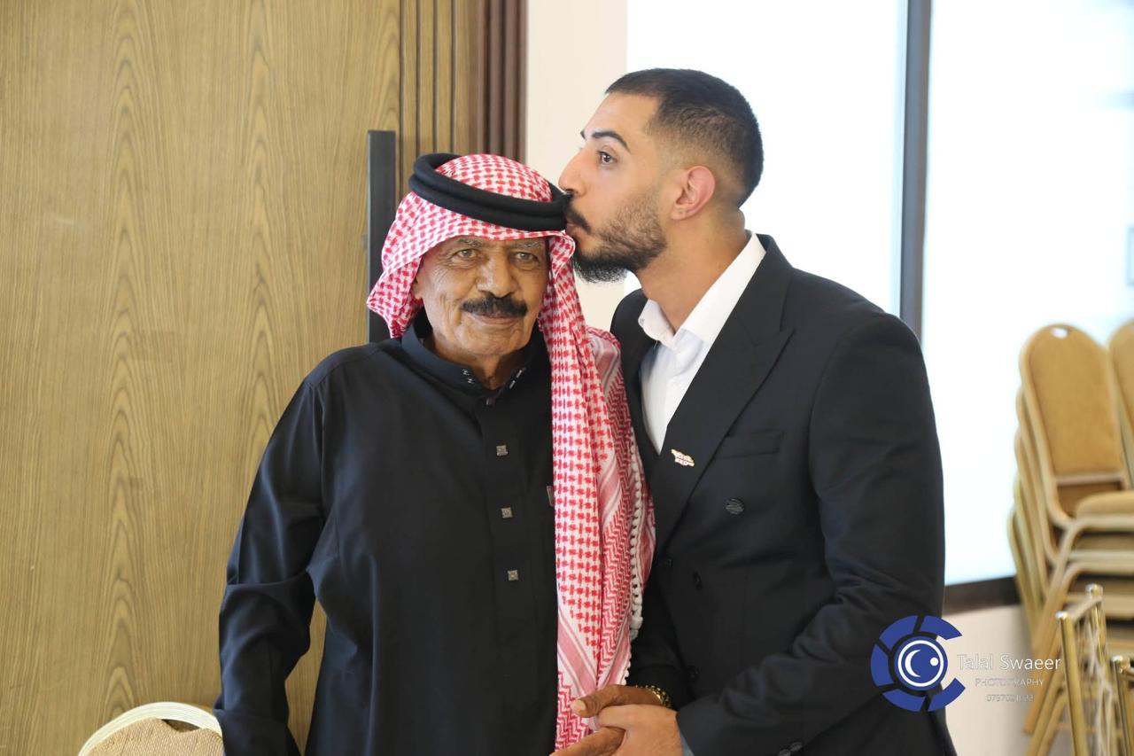 العجارمة يستقبل المهنئين بتخرج نجله الدكتور طبيب الاسنان حمدي
