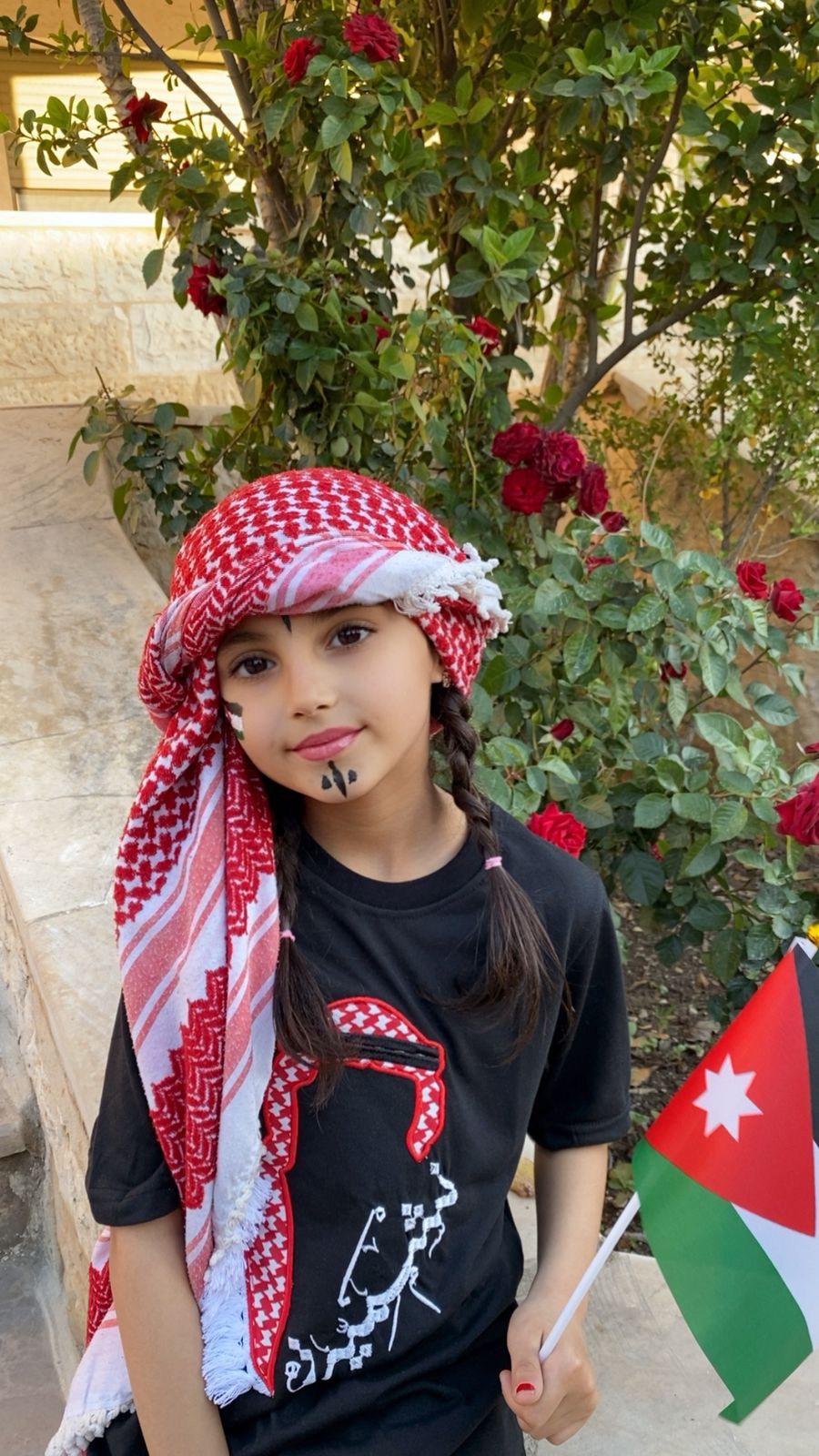 الطفلة نايا سمرين الظهيرات تحتفل بعيد الاستقلال