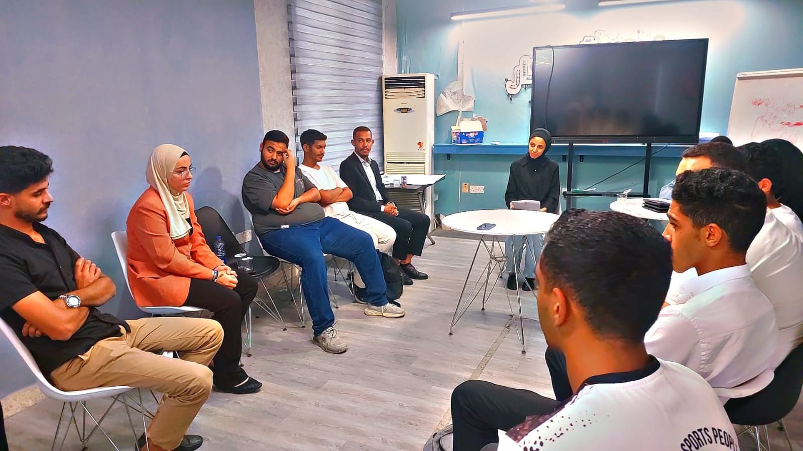 جلسة تشاورية شبابية في مركز شباب وشابات العقبة