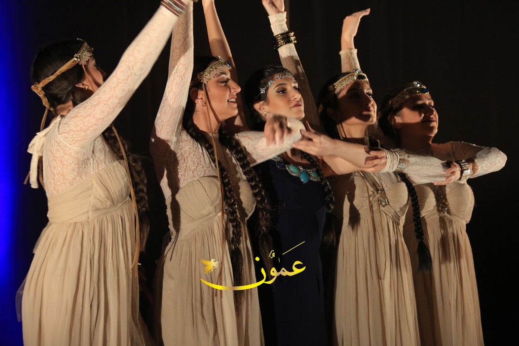 فرقة آني للرقص الأرمني تقيم عرضا مسرحيا