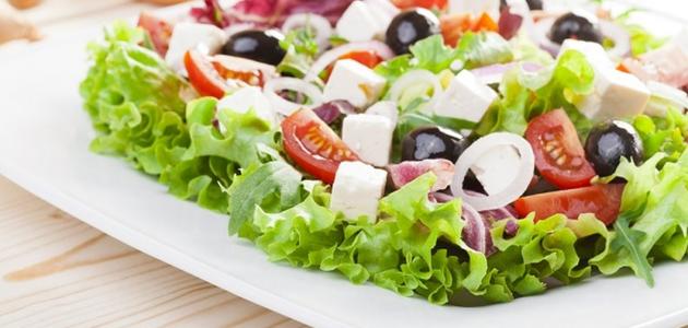 إضافات بسيطة تجعل السلطة وجبة مشبعة