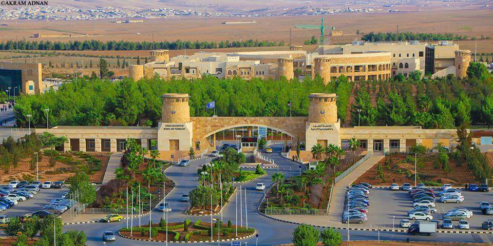 ورشات متخصصة في التفكير الهندسي والذكاء الاصطناعي بجامعة التكنولوجيا