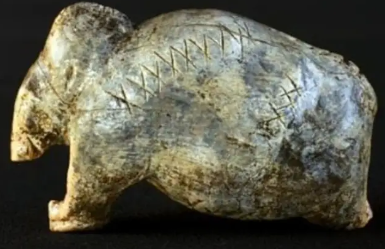 نقوش عمرها 40 ألف عام ..  تعيد النظر في بدايات الكتابة