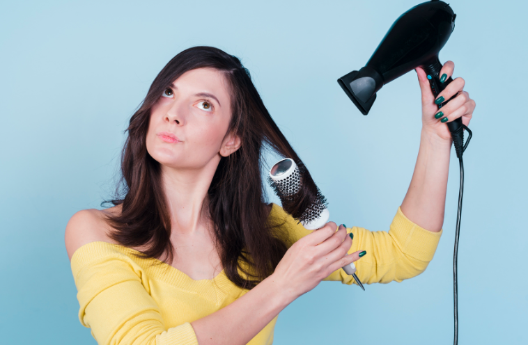 تجنّبي نفشة الشعر بعد السشوار بهذه الحيل البسيطة