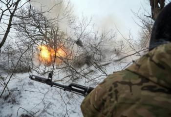 كييف: 25 ألف جندي روسي يحاولون اقتحام منطقة استراتيجية في أوكرانيا