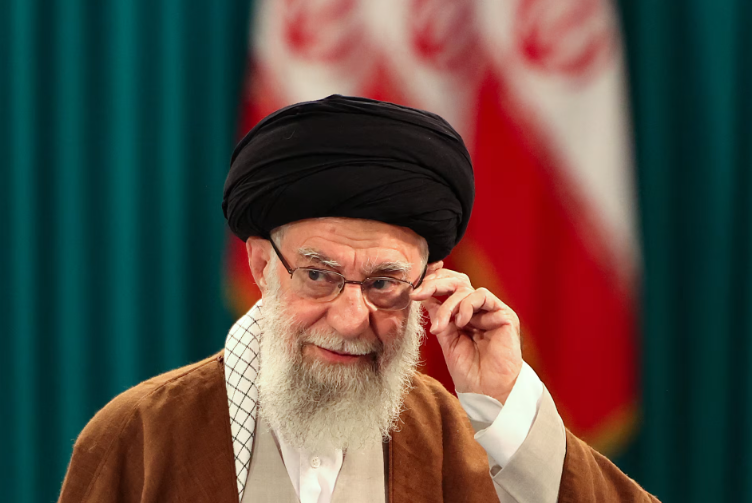 خامنئي: ترامب مجرم بسبب القتلى والسمعة التي ألحقها بإيران 