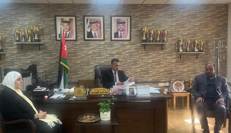 اجتماع لبحث جاهزية مختبرات الحاسوب في مدارس ماركا