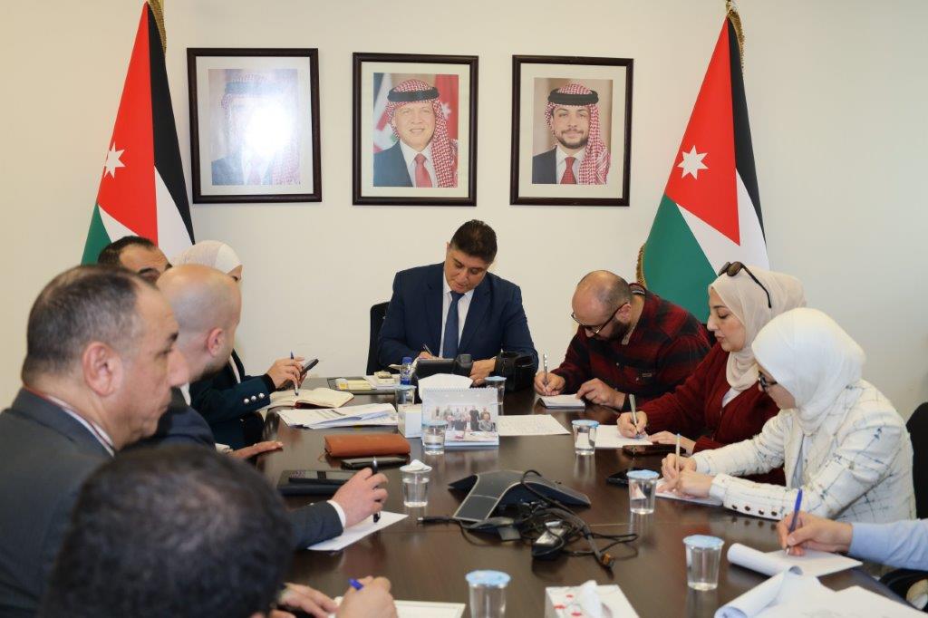 النقل تبحث تعزيز الخدمات للمدن الصناعية