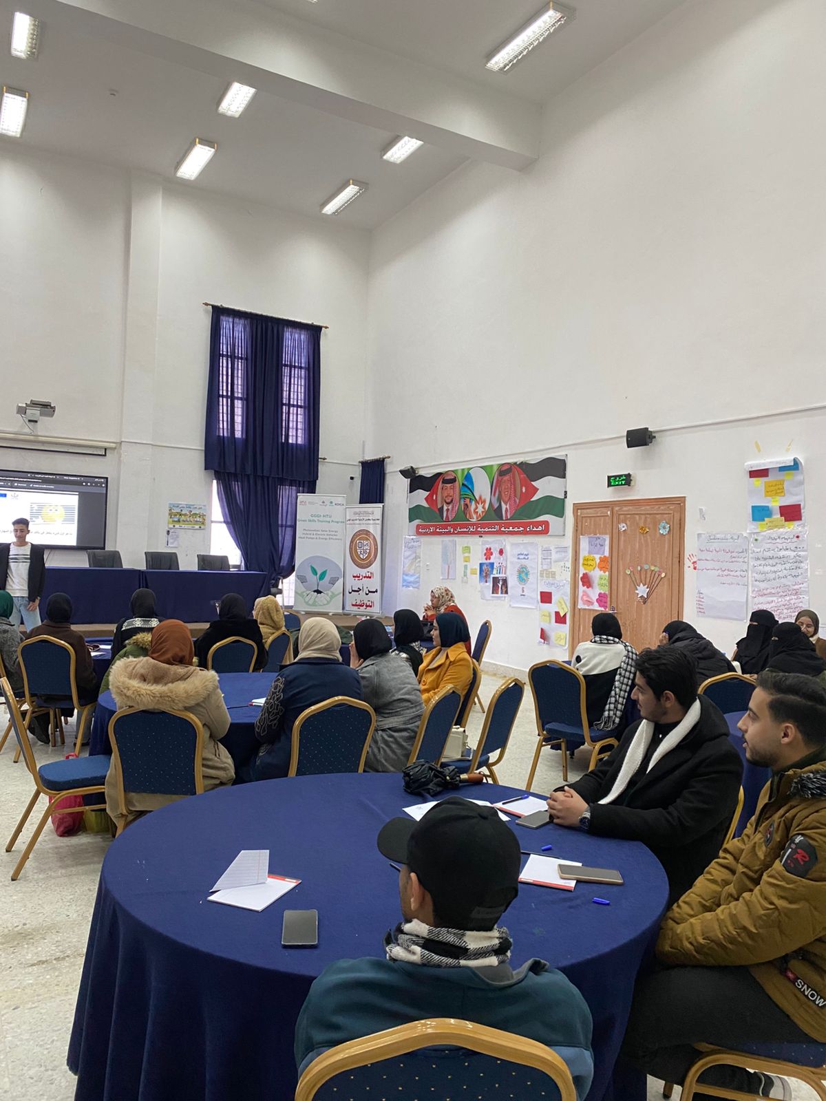 اختتام دورة ريادة الأعمال الرقمية في مركز شابات دير أبي سعيد