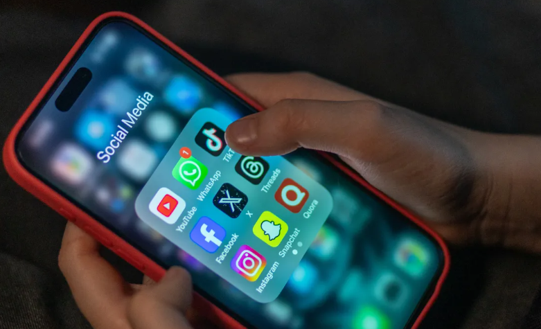 بعد تجربة أستراليا ..  ولايات هندية تدرس حظر وسائل التواصل الاجتماعي على الأطفال