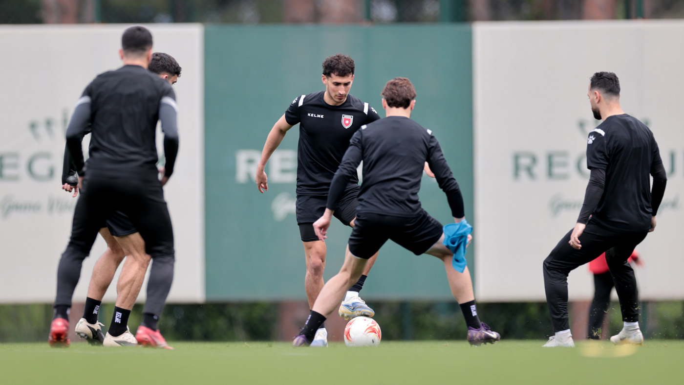 المنتخب الوطني يبدأ تدريباته في تركيا 