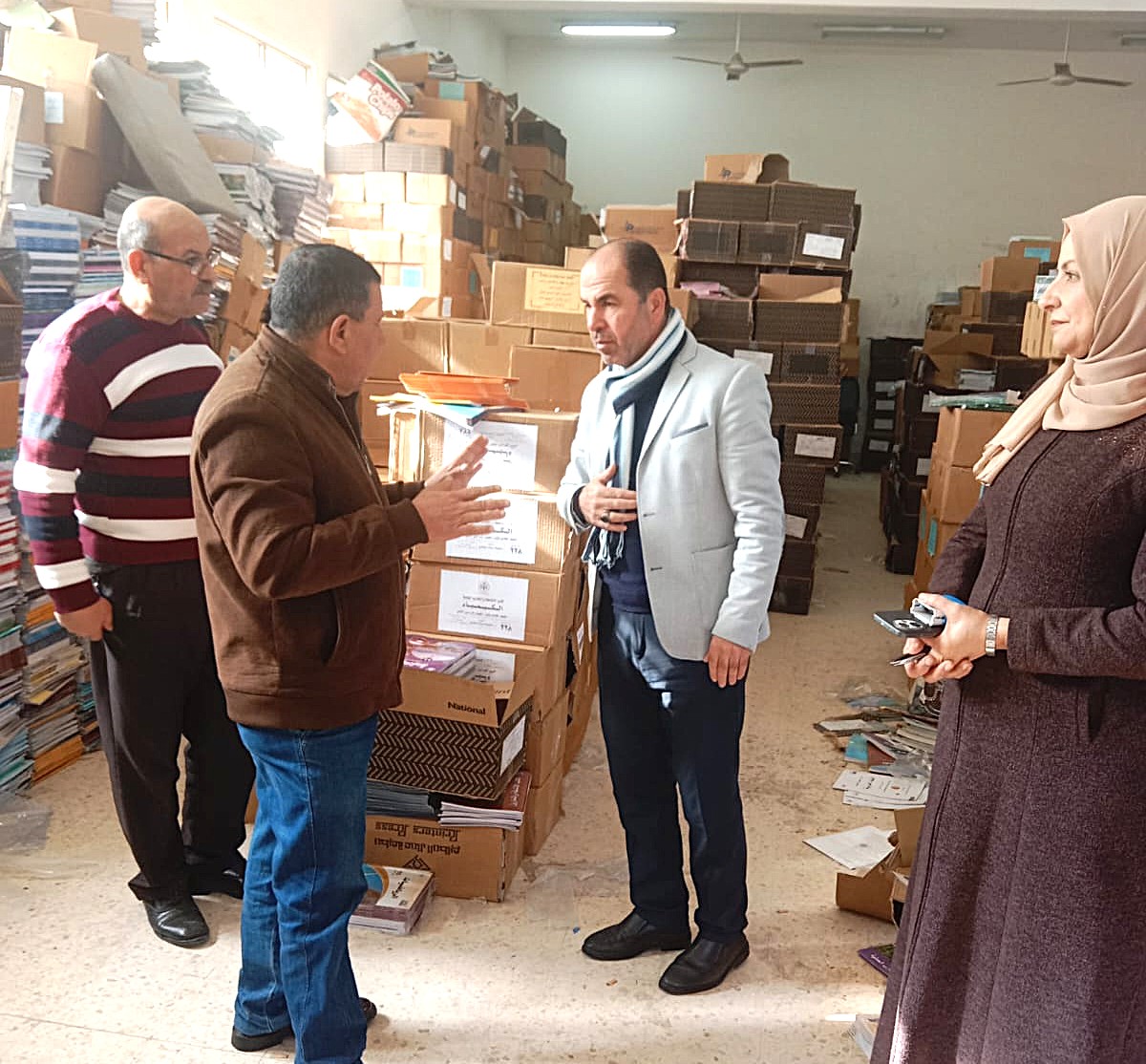 الحوامدة يتابع عملية استلام الكتب المدرسية 