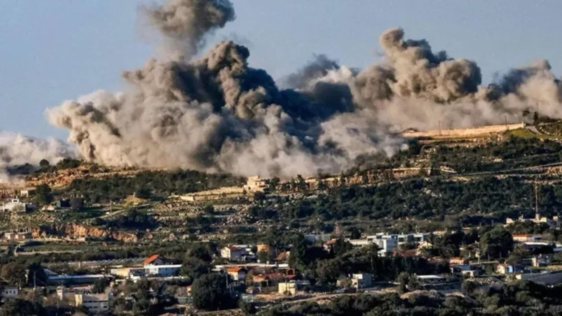 11شهيدا و5 إصابات في غارات إسرائيلية ليلية على جنوب لبنان