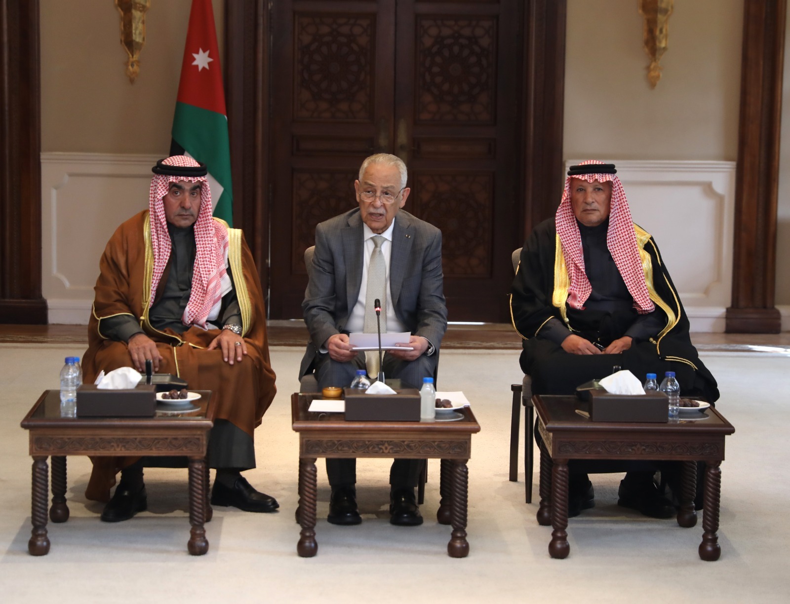 العيسوي يلتقي فعاليات عشائرية