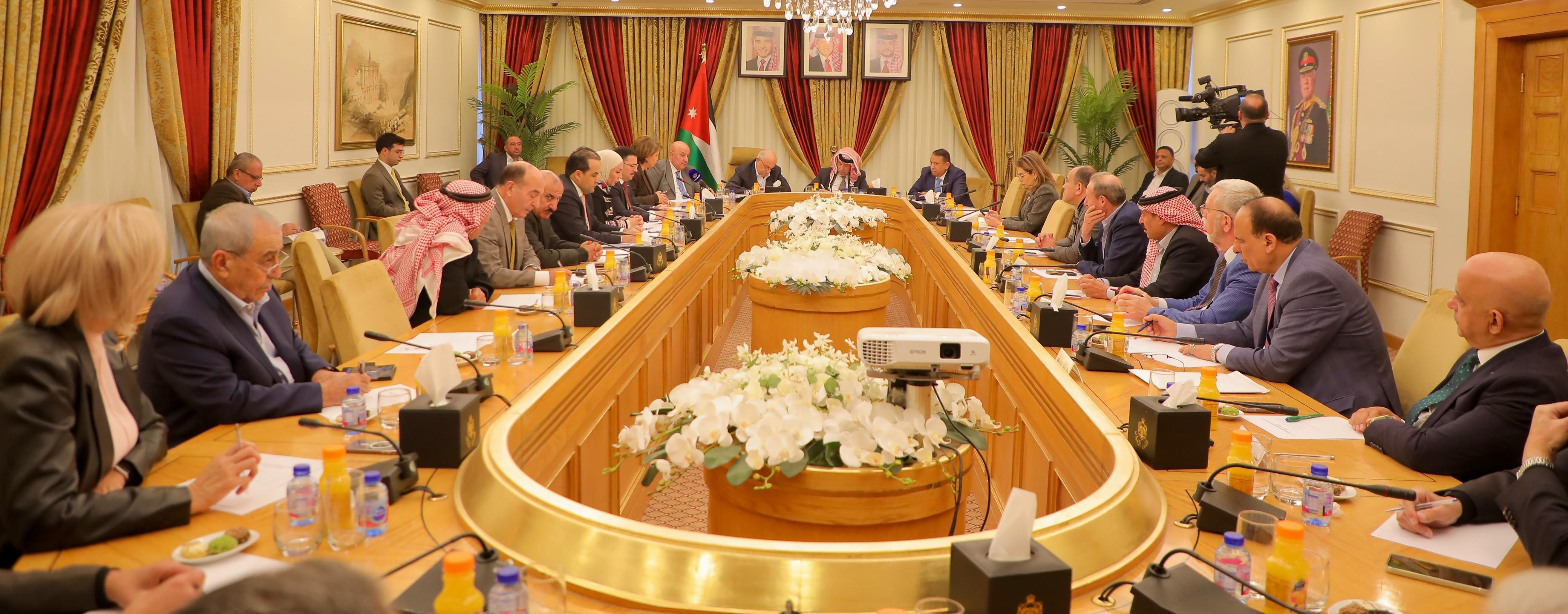 مشتركة في الأعيان تبحث خطة تطوير القطاع العام 