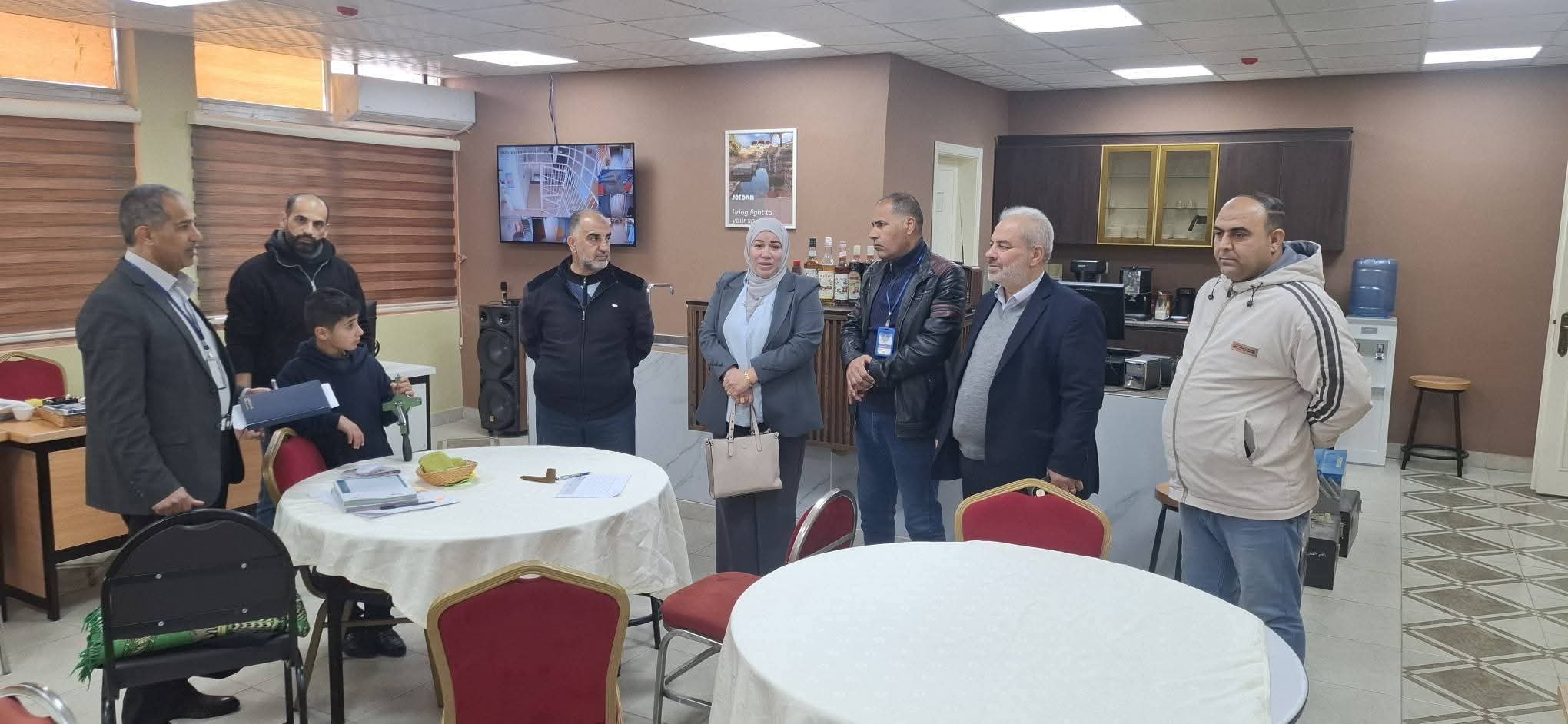 الشطناوي تتابع واقع التعليم المهني في مدرسة الحسين الثانوية للبنين