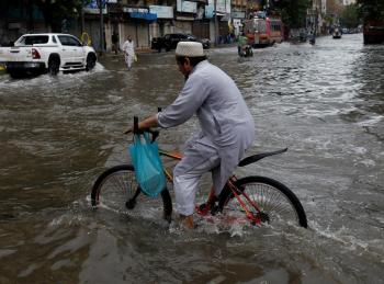 مليارا دولار من البنك الدولي لمتضرري الفيضانات في باكستان
