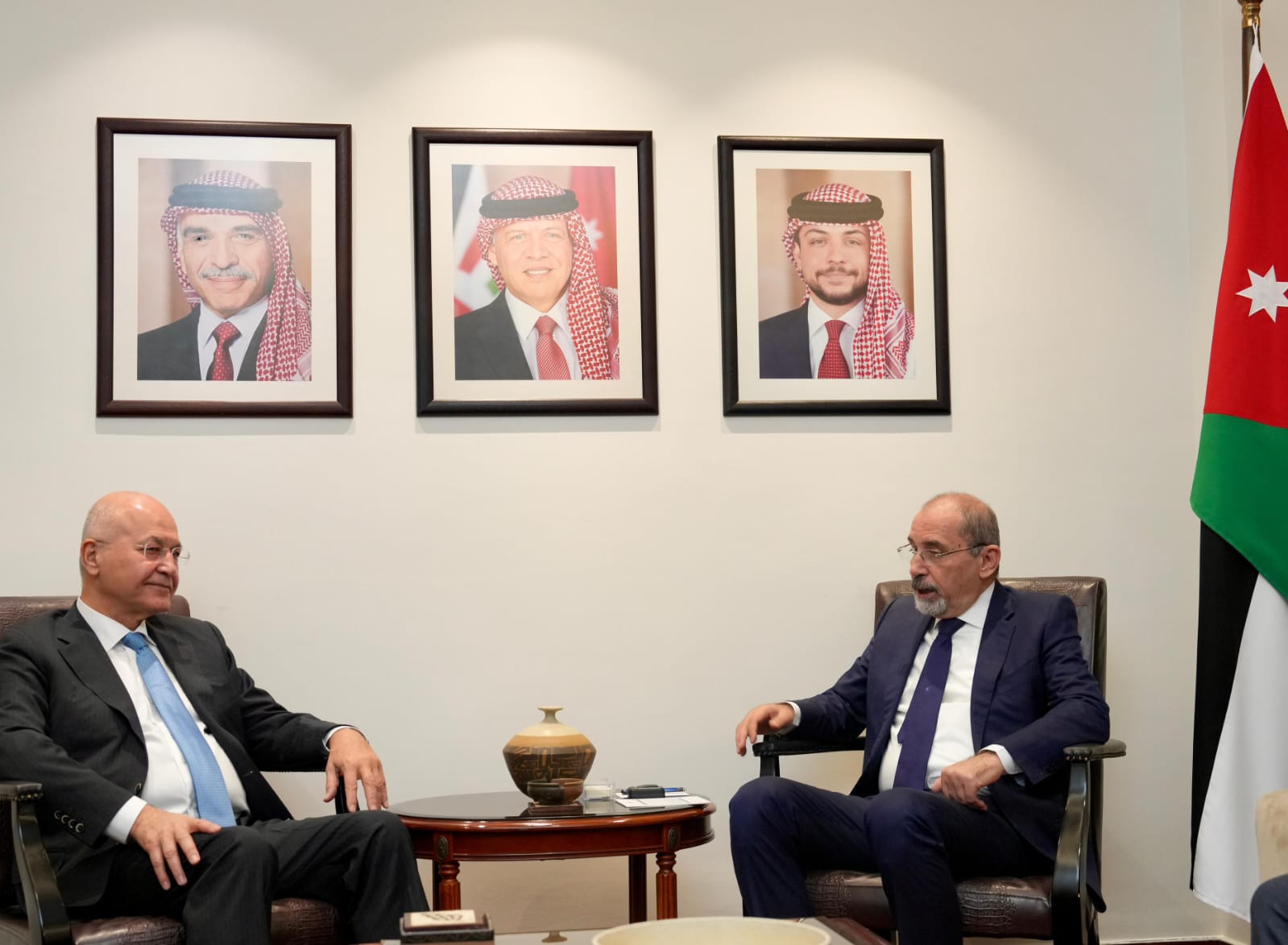 الصفدي لبرهم: توفير العيش الكريم للاجئين مسؤولية مشتركة