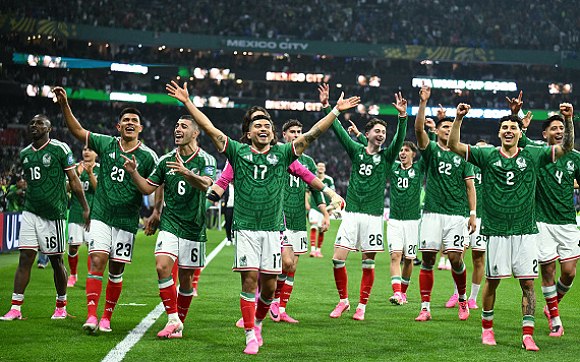 المكسيك تفوز على الإكوادور 2-0 وتبلغ دور الـ16
