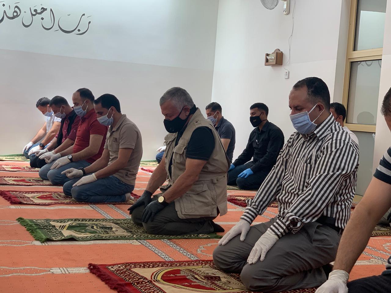 الملك يشارك جموع المصلين أداء صلاة الجمعة (صور)