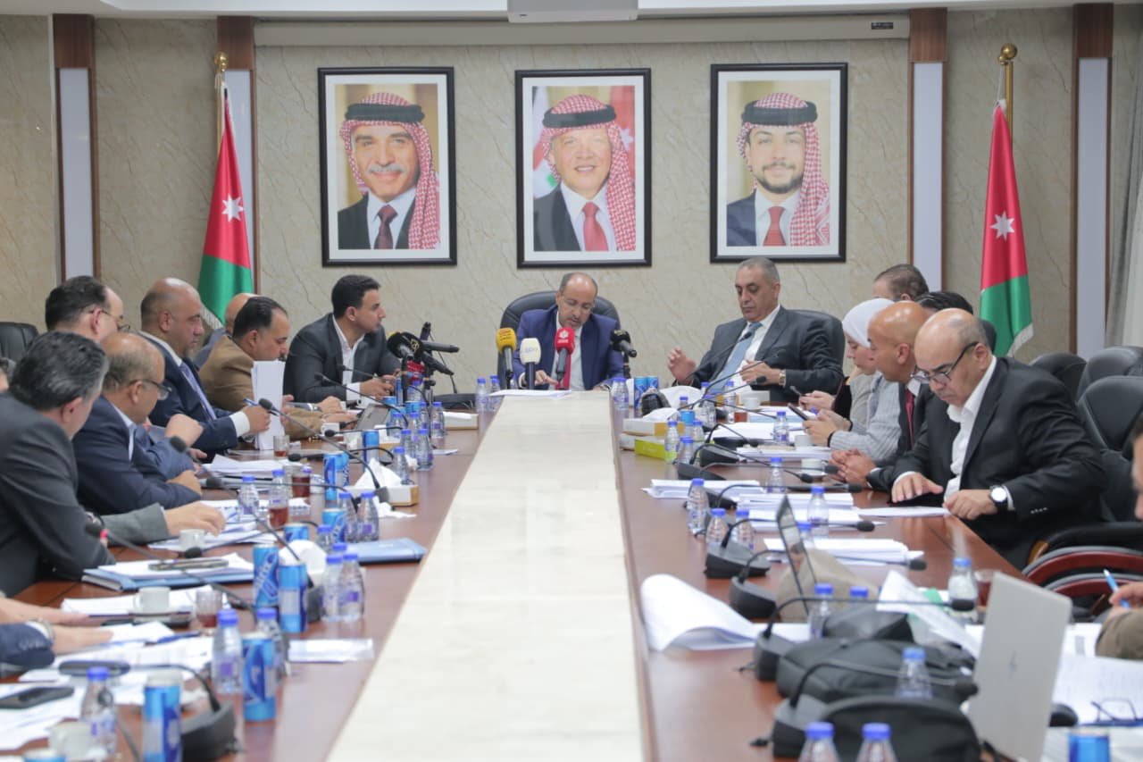 المالية النيابية تناقش موازنة وزارة المياه والدوائر التابعة لها