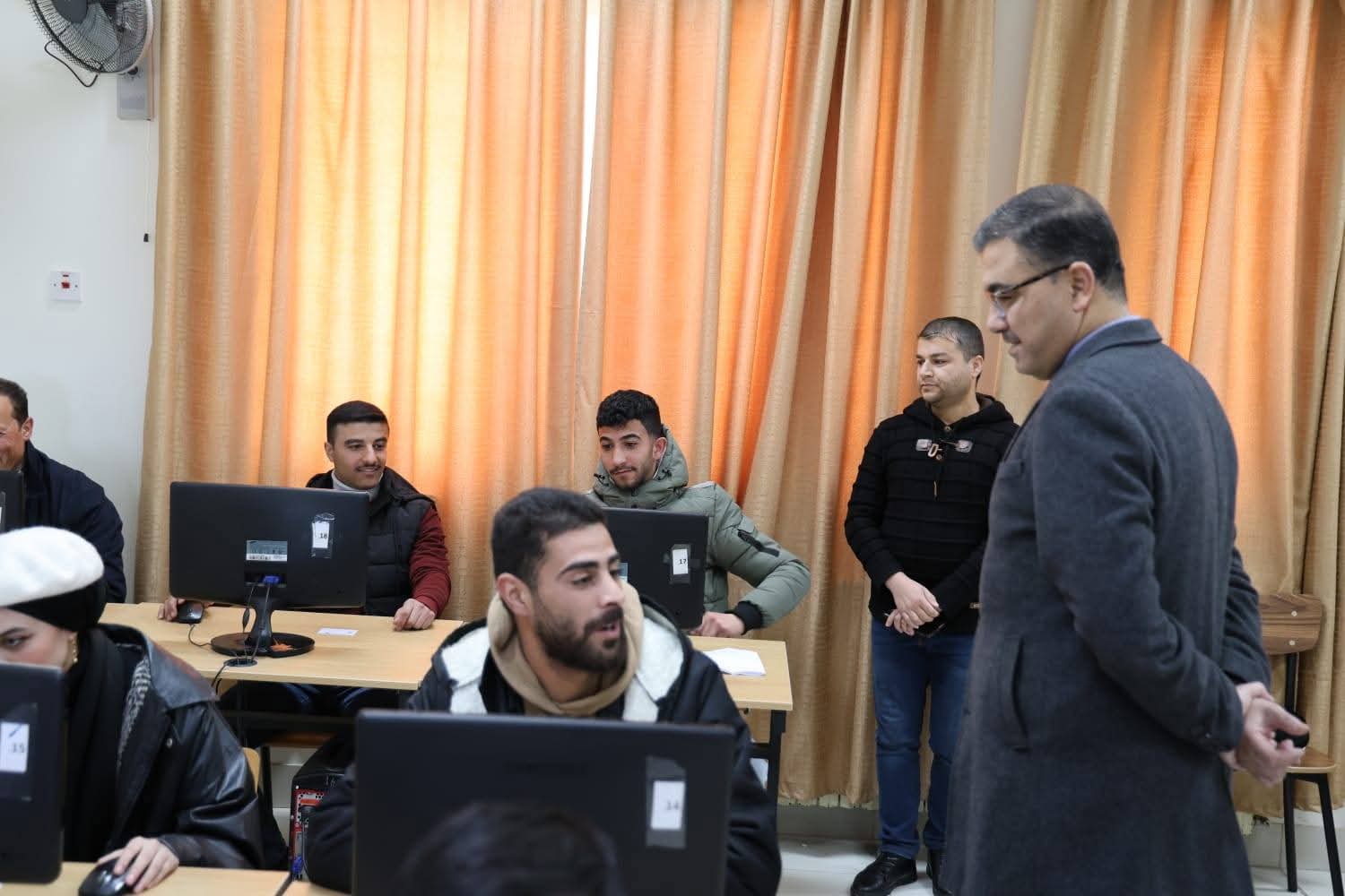 رئيس عجلون الوطنية يتفقد سير الامتحانات النهائية ومناقشات الماجستير