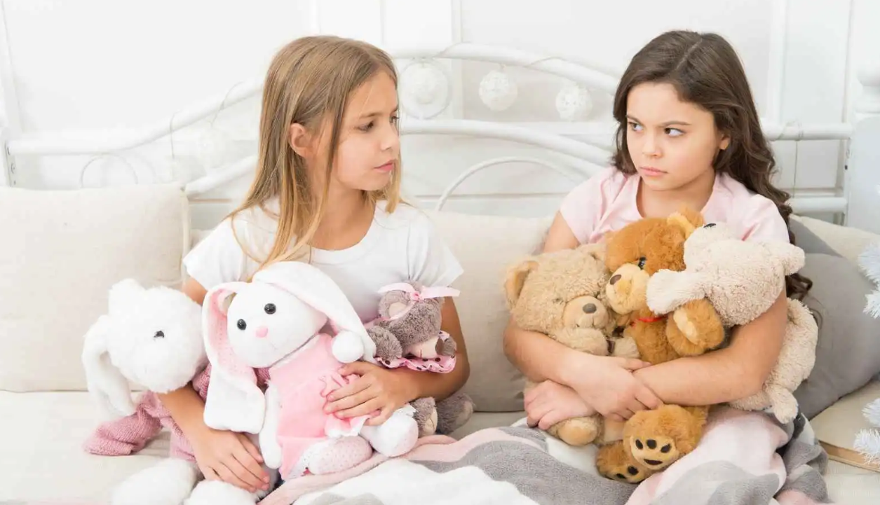 كيف تساعدين أطفالك على حب المشاركة؟