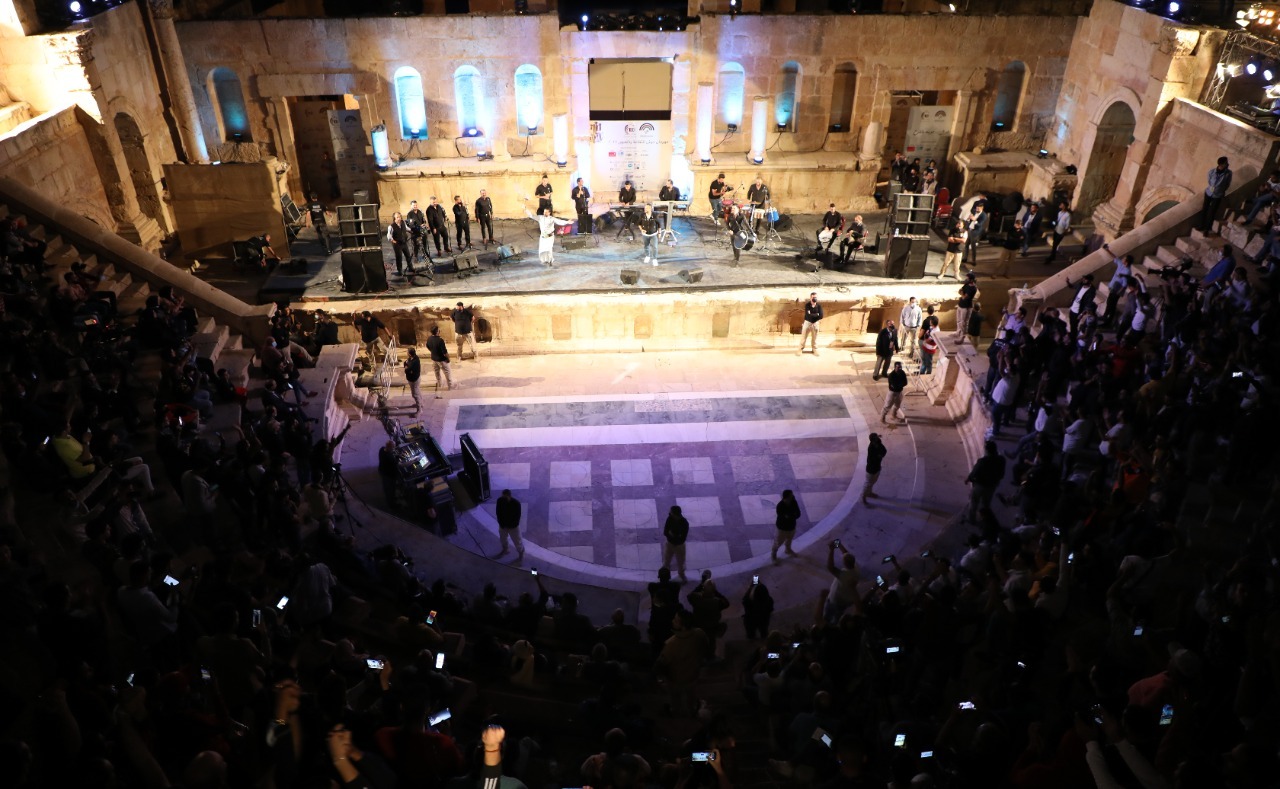 عيسى السقار يعيد ألق المسرح الشمالي في جرش بجمهوره الكبير