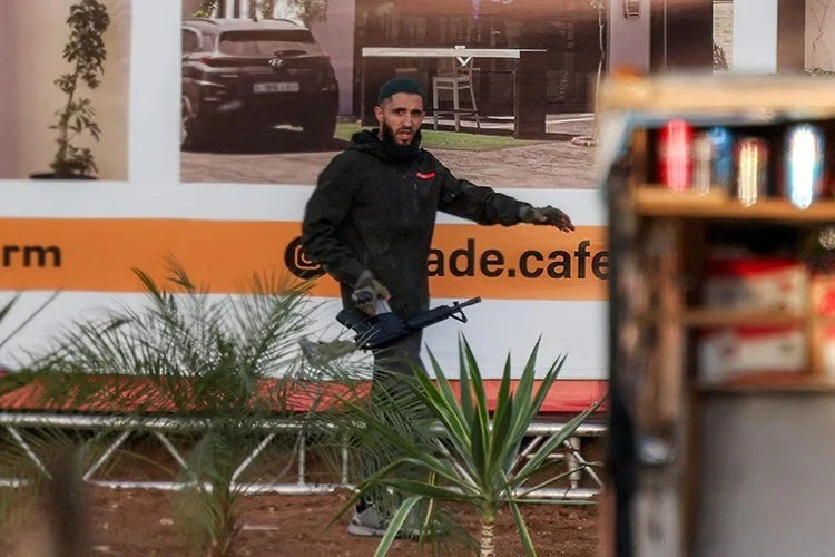جيش الاحتلال يزعم أن مصور وكالة الأنباء الفرنسية على علم مسبق بعملية الخليل