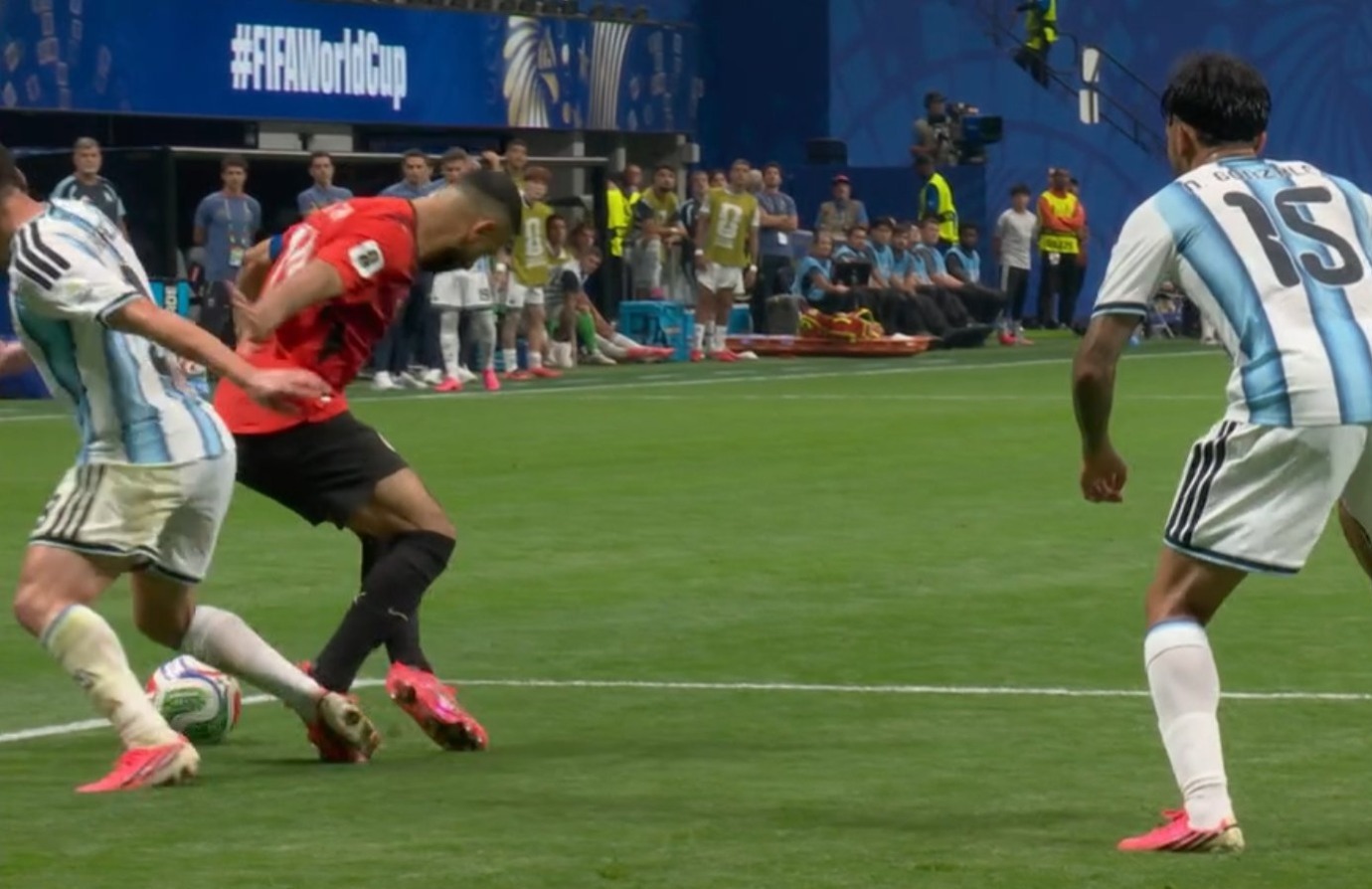 أرشيفو VAR: لا ركلة جزاء لمنتخب مصر