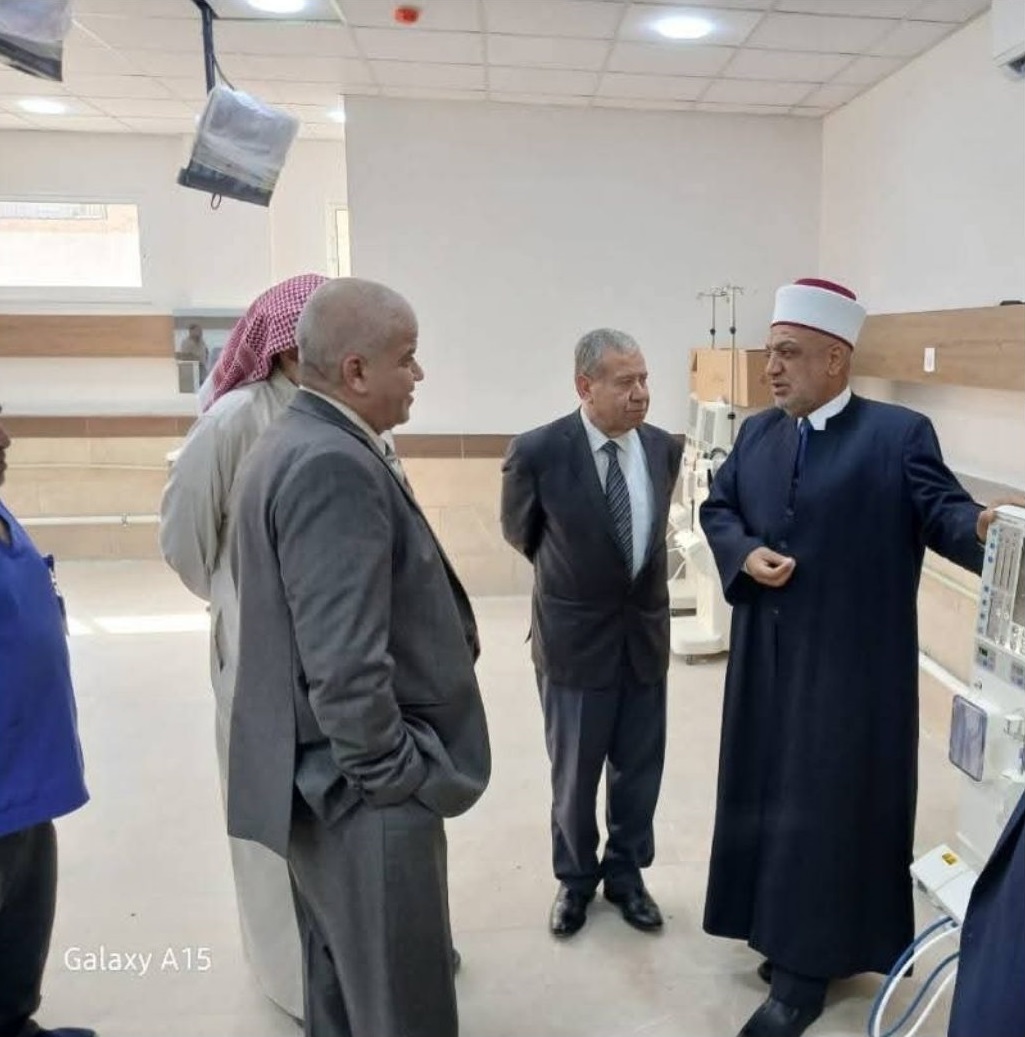 وزير الأوقاف يطلع على مشاريع توسعة مستشفى المقاصد
