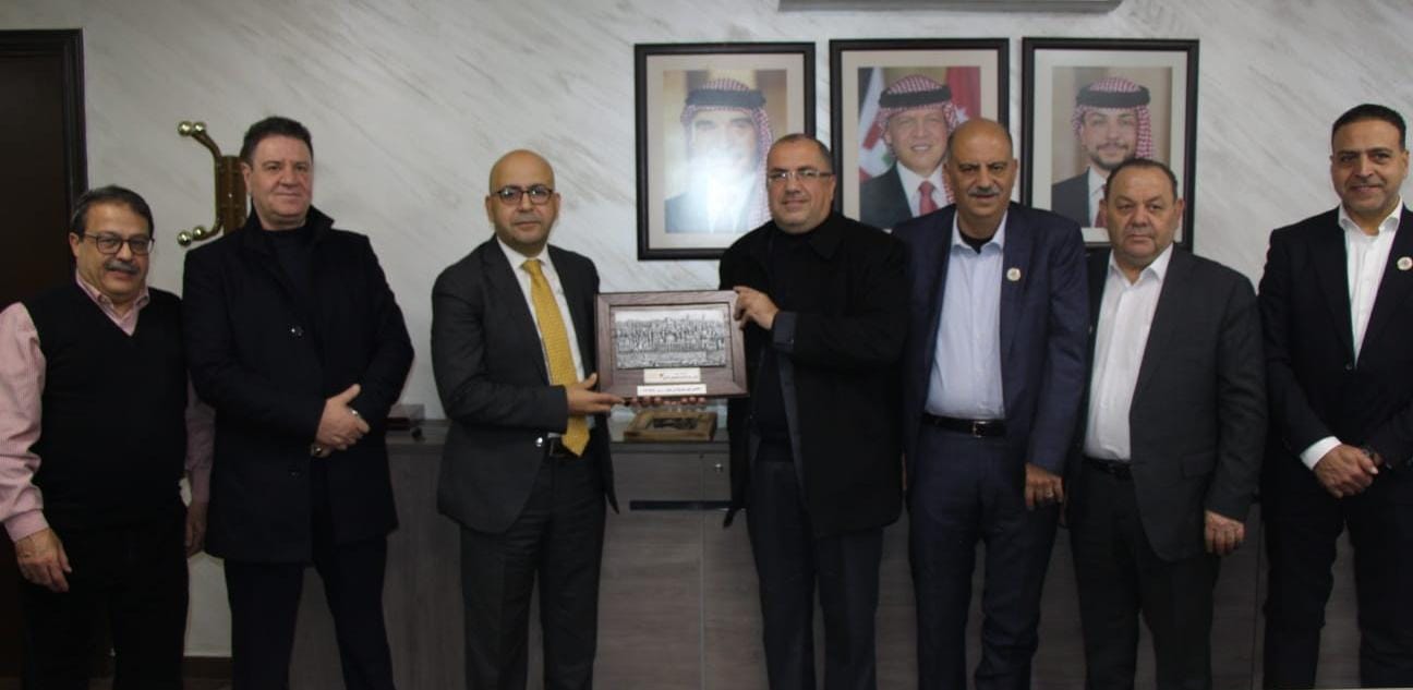 عبيدات يعرض فرص الاستثمار في المدن الصناعية لملتقى اعمال نابلس