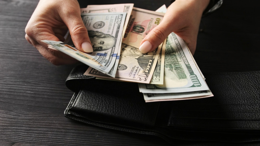 الدولار يرتفع بعد تثبيت الفائدة 