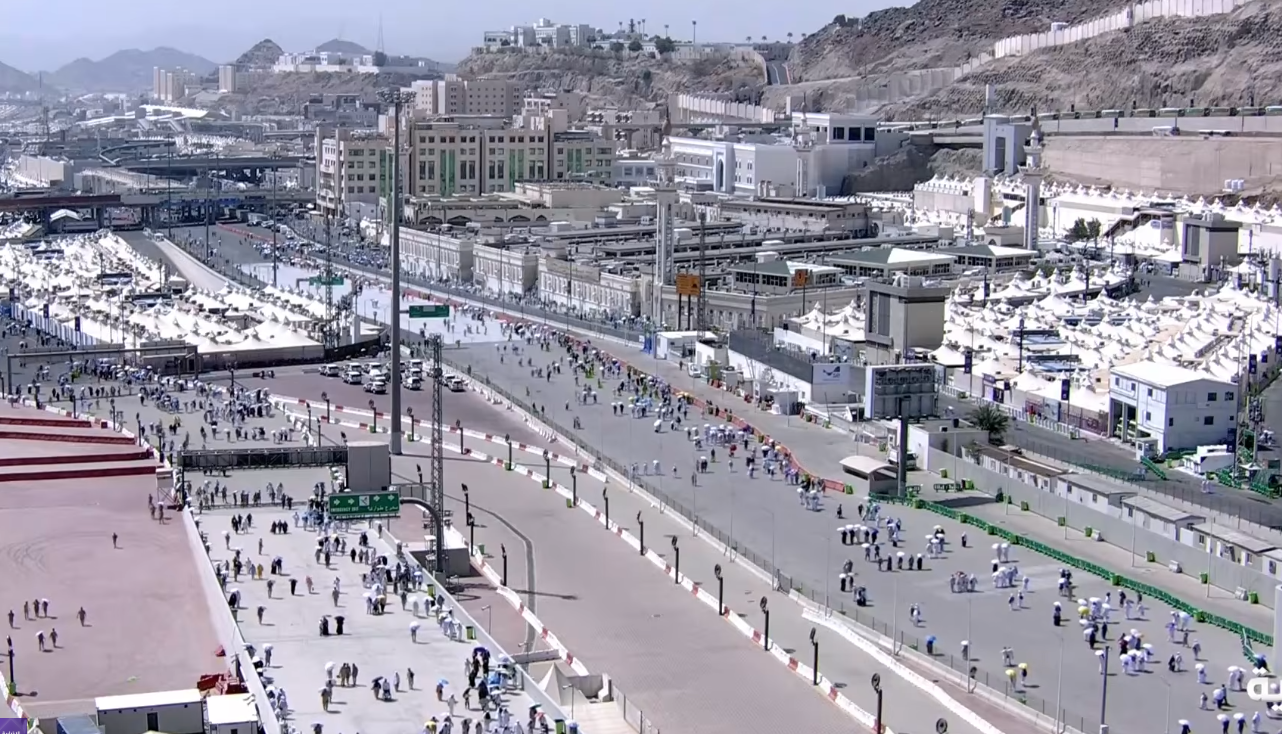 الحجاج يواصلون أداء مناسكهم ..  والمتعجلون يتأهبون لوداع مكة 