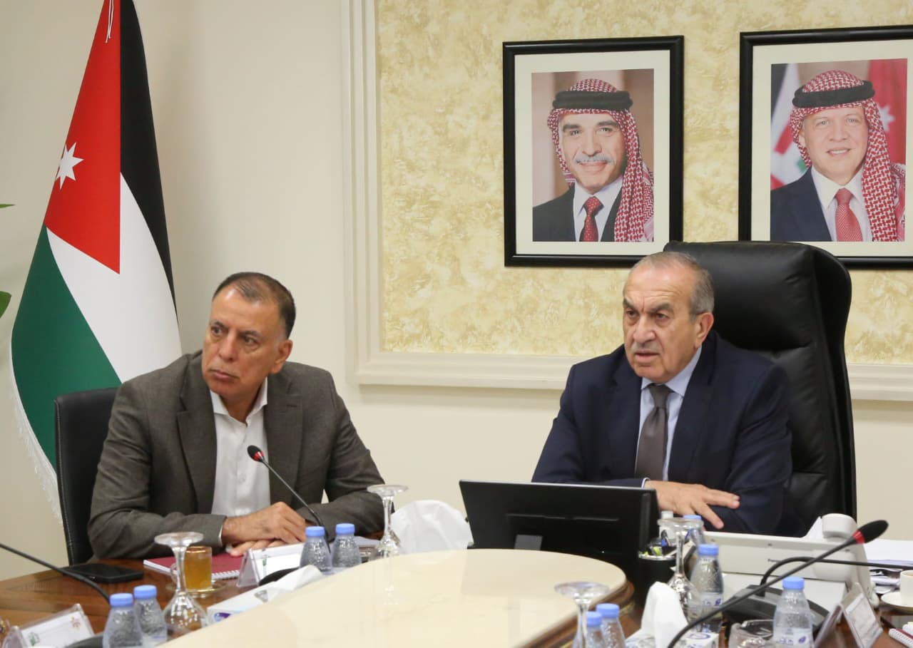 أبو السمن والفراية يطلعان على المخطط الشمولي لمركز الكرامة الحدودي