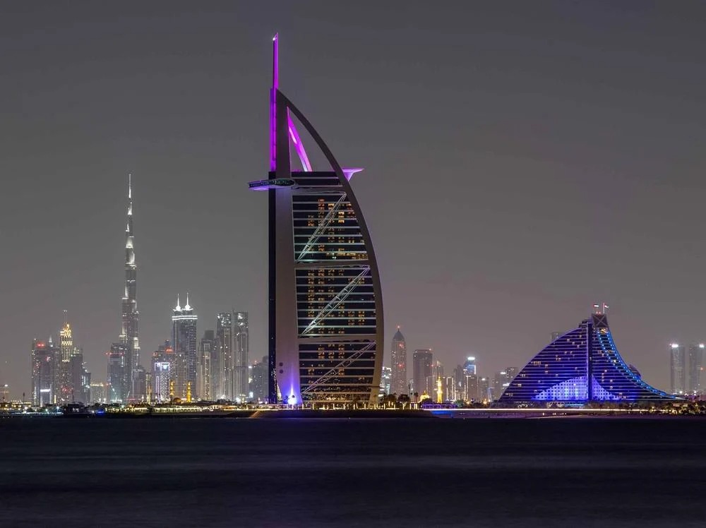 الإمارات تتصدى لـ 1600 صاروخ بالستي ومسيّرة ايرانية