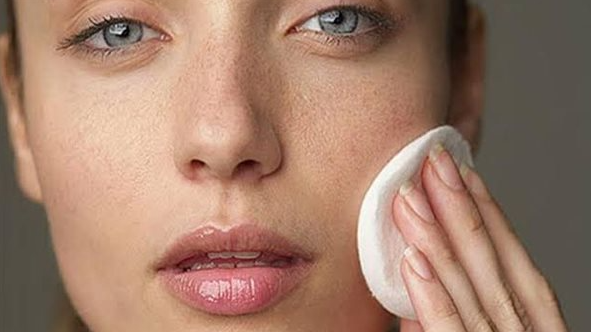 ماء الأرز أم ماء جوز الهند ..  أيهما أفضل لإشراق البشرة؟