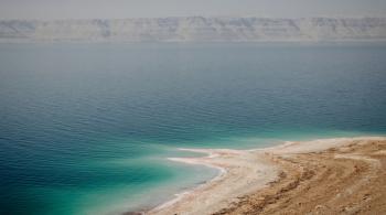 الجيش ينقذ شخصين تعرضا للغرق في البحر الميت