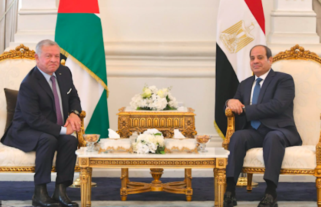 الملك والسيسي يبحثان خطورة الاعتداءات وضرورة خفض التصعيد 