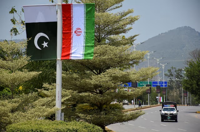 رويترز: باكستان وإيران تستكشفان مسارا لمحادثات جديدة مع واشنطن