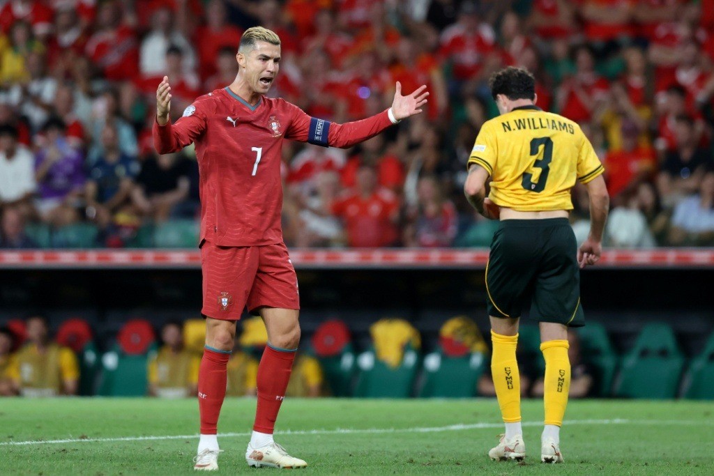 إيقاف رونالدو 30 يوما وتغريمه 255 يورو لمغادرته معسكر البرتغال