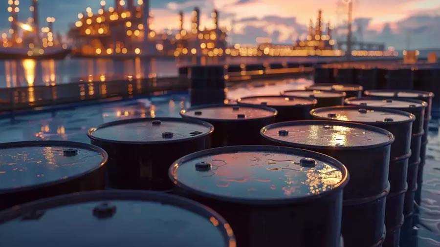 النفط يقفز 7% قبل فرض واشنطن لسيطرتها على موانئ إيرانية وهرمز