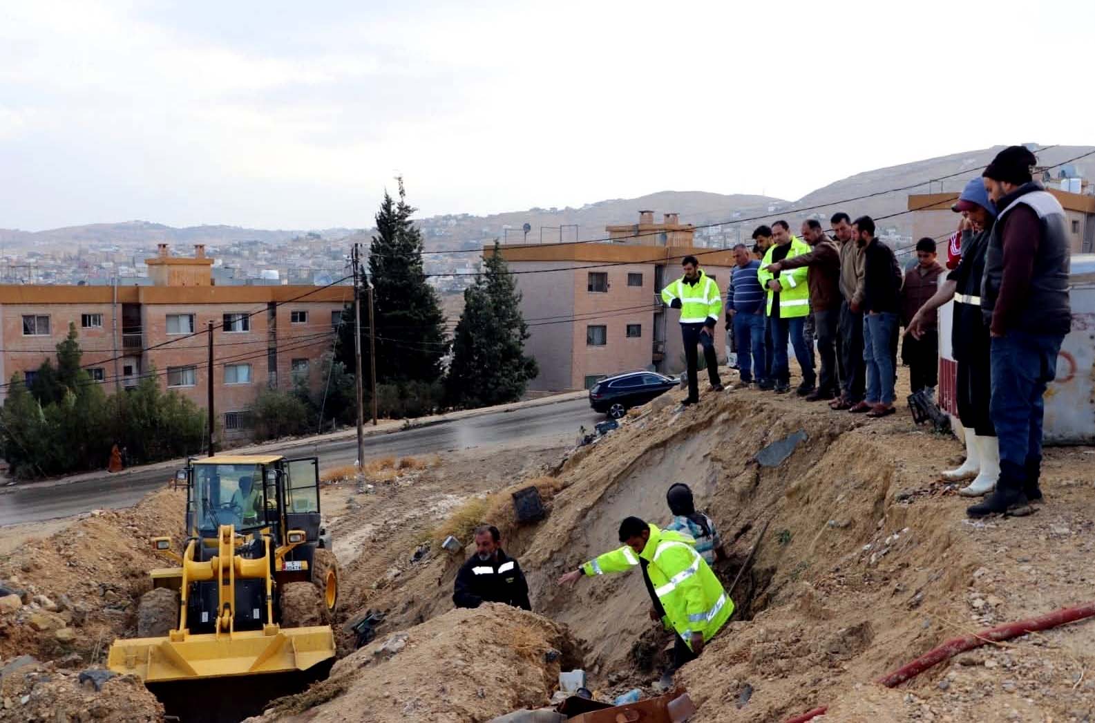 أمانة عمان ترفد بلدية الطفيلة بكوادر وآليات لمعالجة أضرار الأمطار