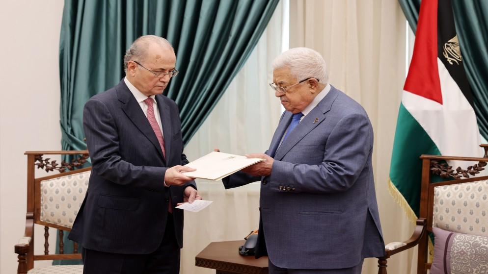 رئيس الوزراء الفلسطيني يشكل حكومته ويحتفظ بحقيبة الخارجية (اسماء)