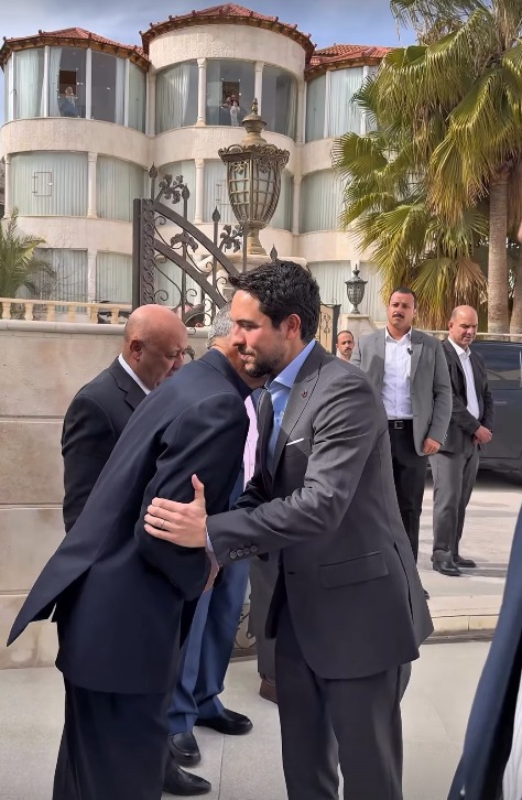 ولي العهد ينشر لقطات من زيارته للواء سحاب