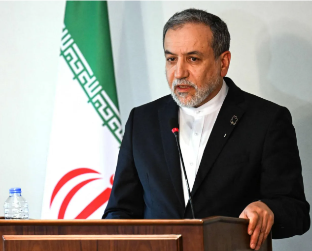 عراقجي يغادر إلى جنيف عشية جولة المفاوضات مع واشنطن 